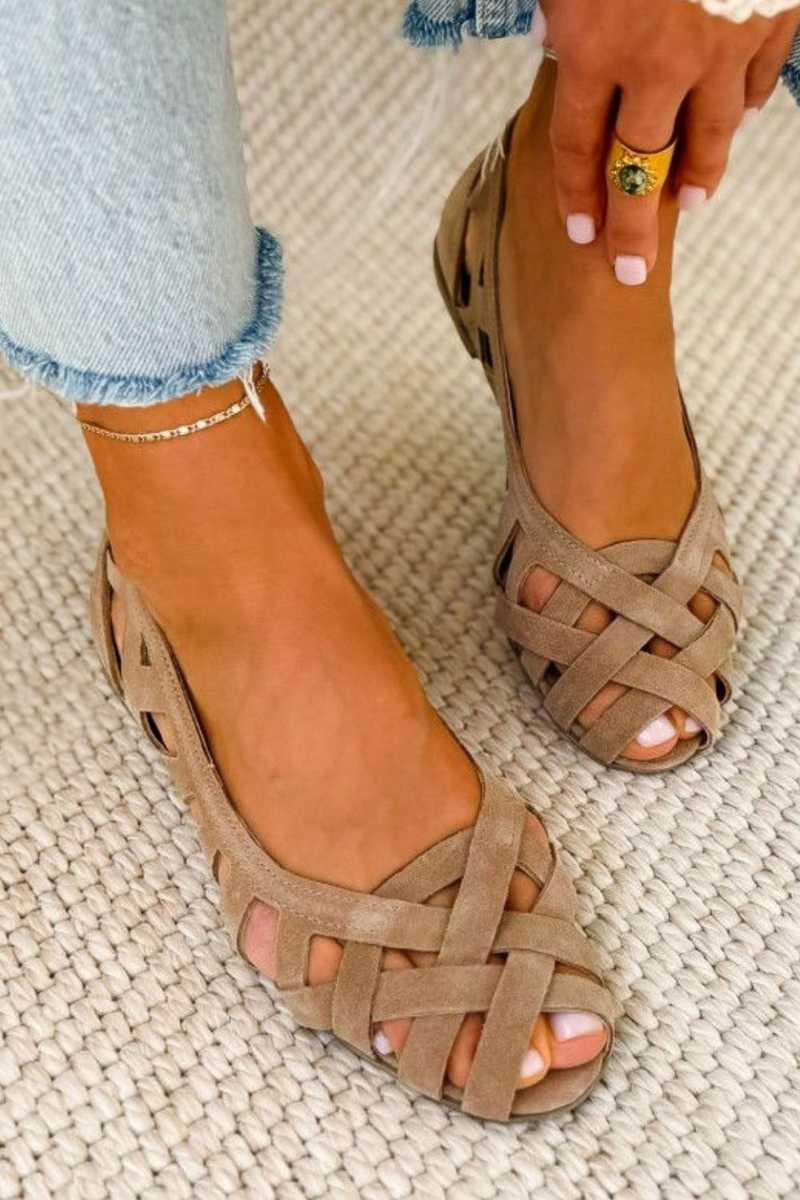 Flade sandaler med åben tå og flettet design