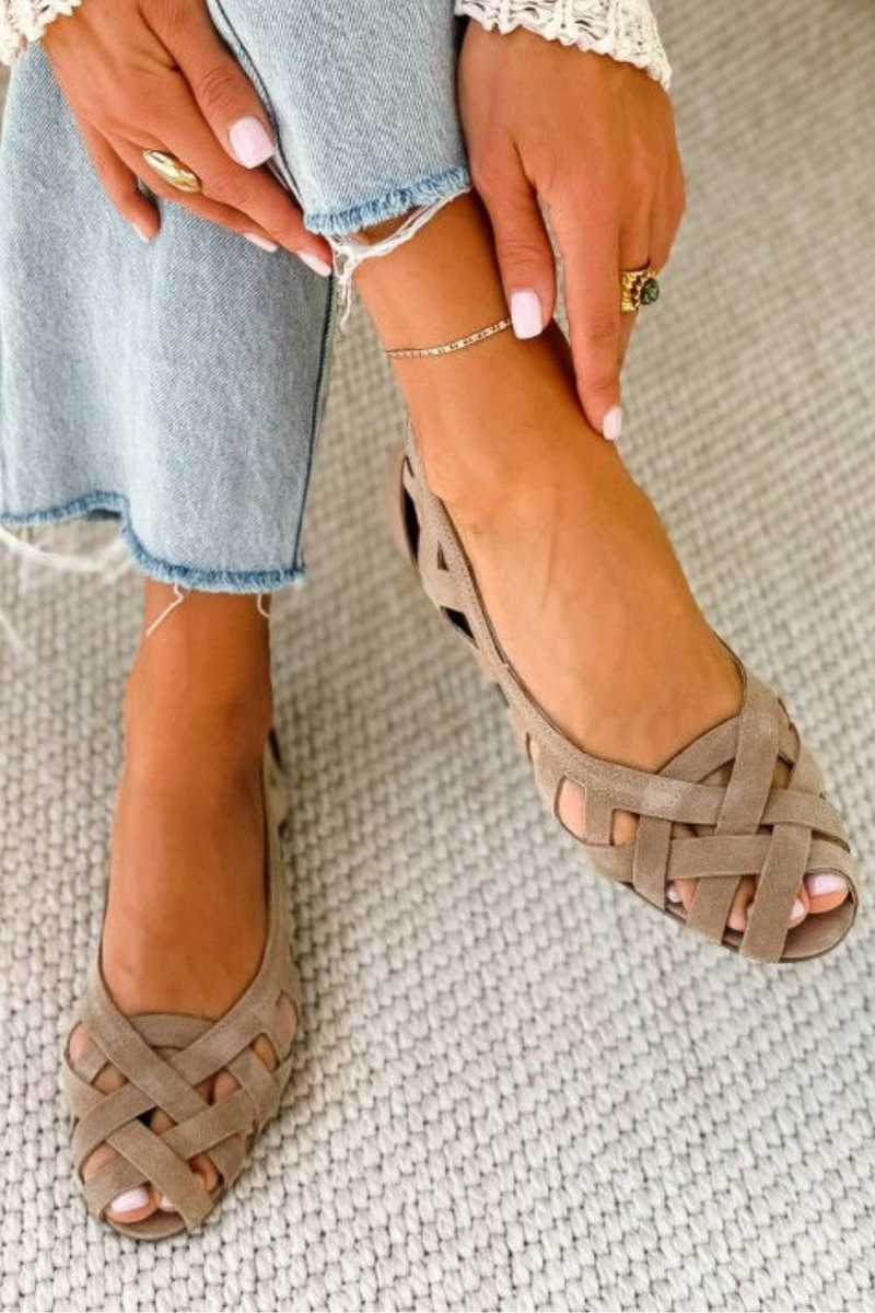 Flade sandaler med åben tå og flettet design
