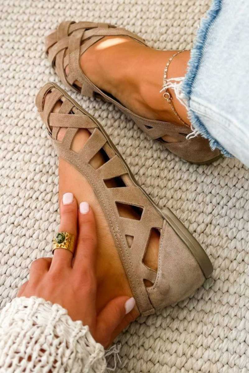 Flade sandaler med åben tå og flettet design